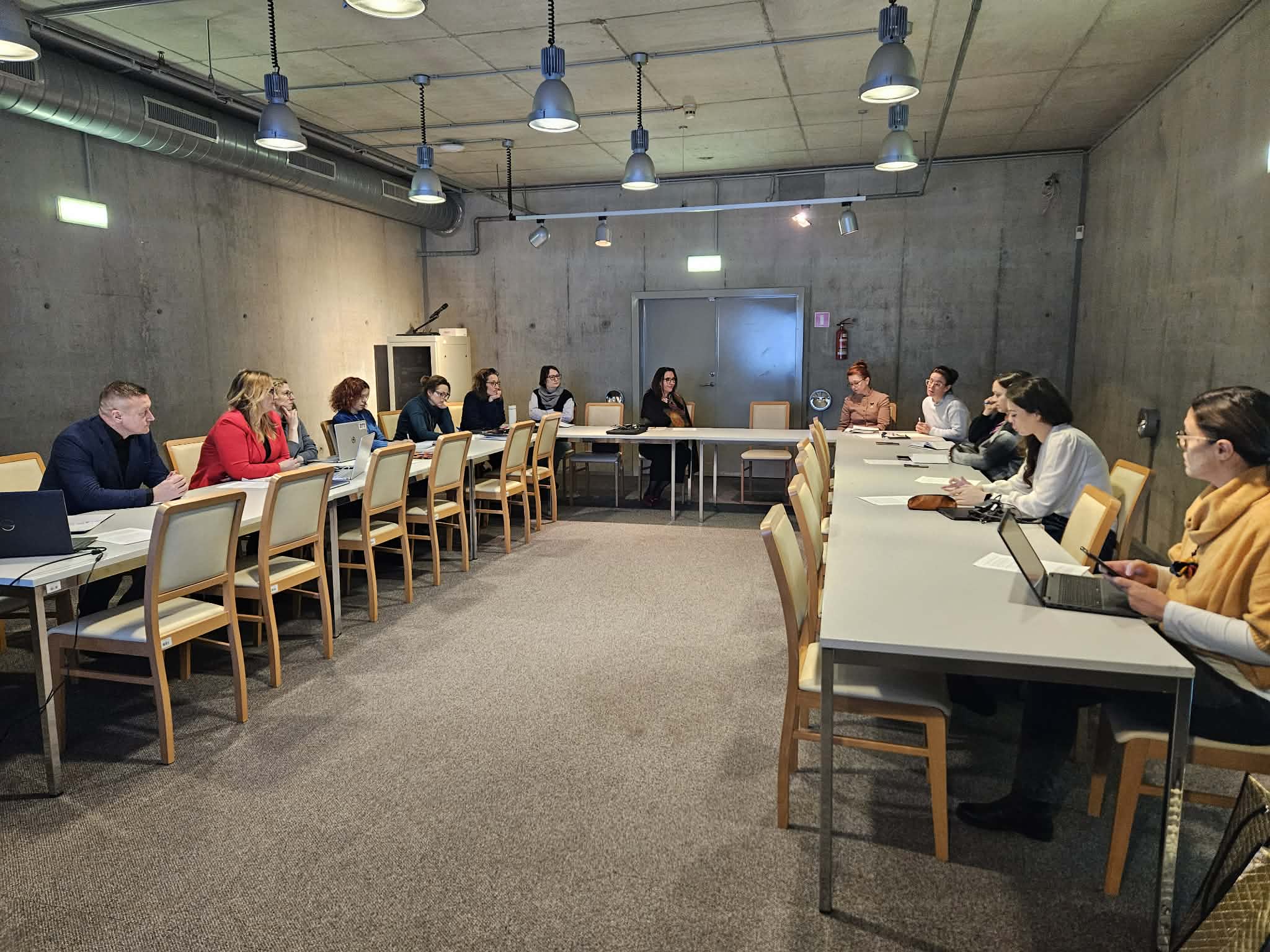 Członkowie Zespołu Rektorskiego podczas obrad w sali BUW